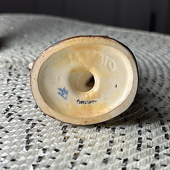 VINTAGE M.I. Hummel “Apple Tree Boy” & “Apple Tree Girl” Figurines - Picture 8 of 15